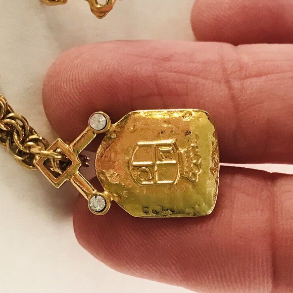 Tie Tack Gold Tone Crest LC Lion pins Double Brooch Chain Link - Picture 3 of 8